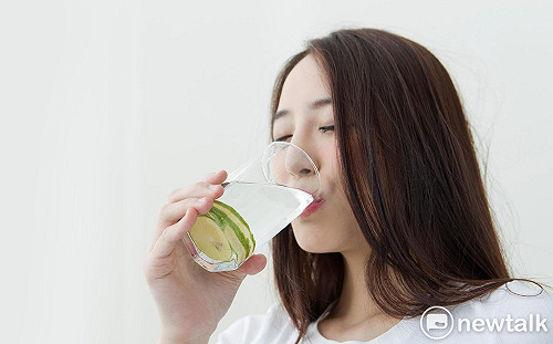 瓶裝水致癌？招名威：要喝水喝到死不容易