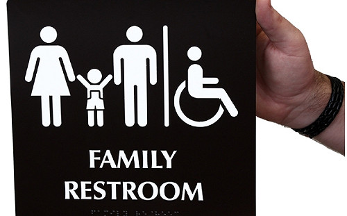 親子廁所「奇葩設計」超惱火！一票媽媽全怨：隱私沒了