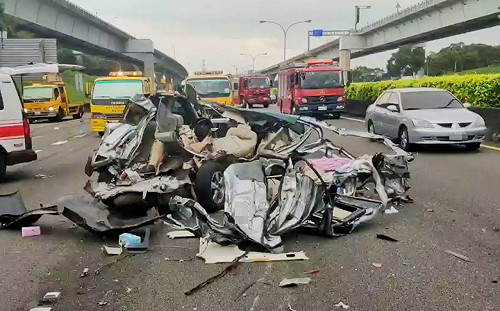 中山高林口交流道9車連環撞 2重傷5輕傷回堵10公里