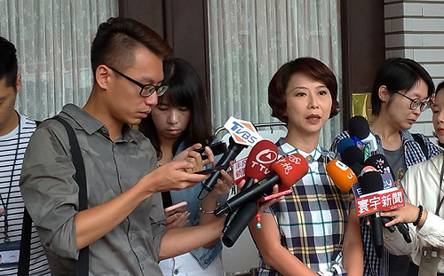 郭台銘不選總統　綠委：韓、蔡對決「勝負已定」