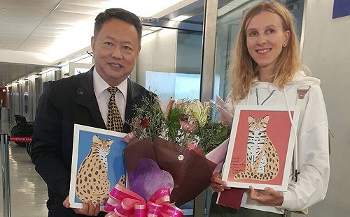 俄羅斯石虎畫家抵台　18日出席集集彩繪列車首航