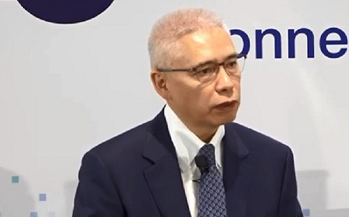 被摸頭？港鐵主席表態撐警  要與暴力割蓆