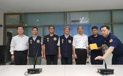 錯失「翻紅」機會！韓國瑜事後搶功 李正皓酸：有必要玩小伎倆嗎？