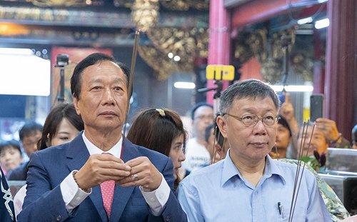 郭台銘退選聲明一出 柯文哲秒留言：感謝郭董，我們一定會贏