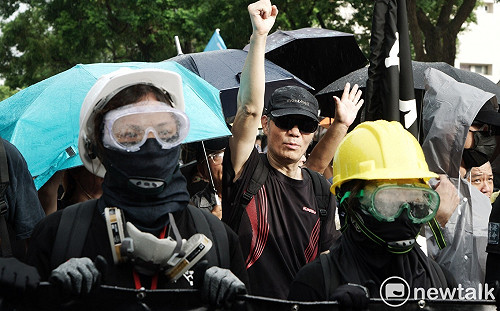 良影一二》929台港大遊行  台灣民眾不畏風雨只為撐港