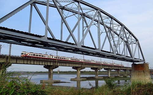 不用人擠人！台鐵這6班次乘客可在車上欣賞國慶煙火