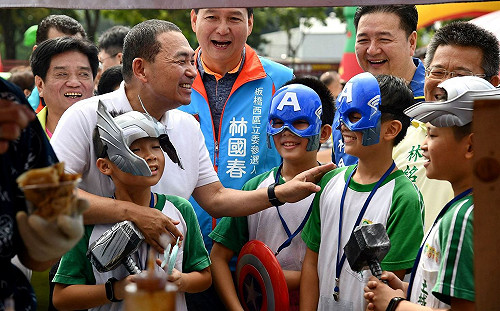 李佳芬衝新北鐵人行程；侯友宜狀況外