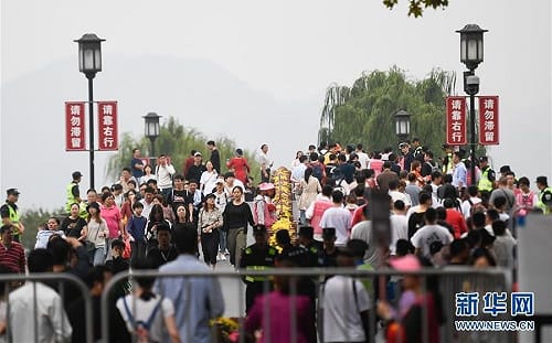 中國十一連假7.82億人出遊 自稱旅遊收入達人民幣6497億