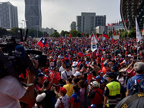 國慶升旗變個人造勢？ 熊海靈高喊「總統好」高市將罰委辦廠商