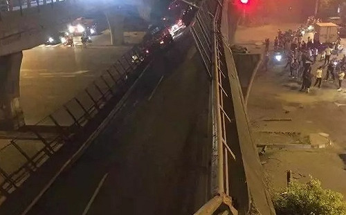 中國高架橋崩塌不給訪！公安直接毆打記者