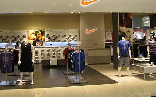 挺港風波延燒　中國的NIKE店面撤除火箭隊商品