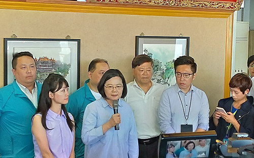 藉質詢逼大學校長政治表態？蔡英文要大家特別注意陳學聖