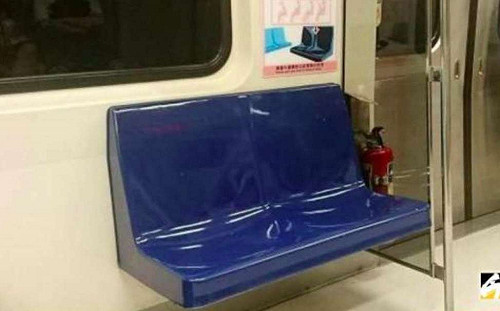 捷運沒坐博愛座也要讓位？　男回嗆「一句」全車廂安靜了