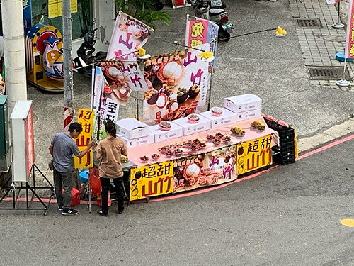 路邊攤驚見果后山竹！顧客一問價格嚇傻：鑲金的？