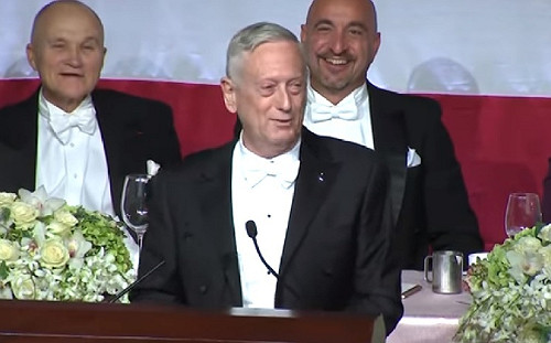 川普嗆他浪得虛名 馬提斯幽默回擊：我是上將版梅姨