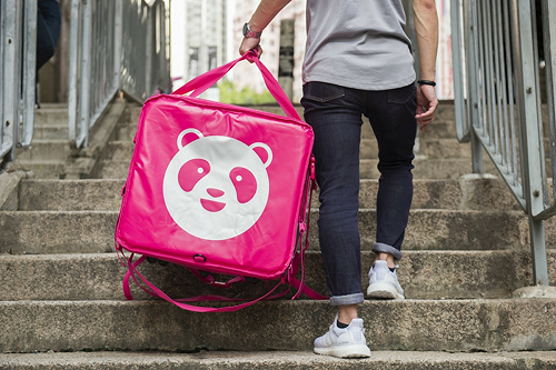 外送員沒證件！警衛不讓進　客傳授「3字」神救援門秒開