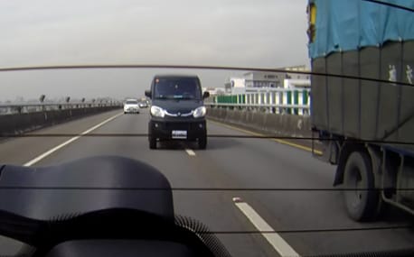 別當馬路三寶！未依規定打方向燈最高可罰3600元