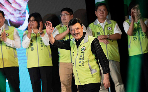 淚灑餐會現場 余天泣訴女兒癌細胞擴散