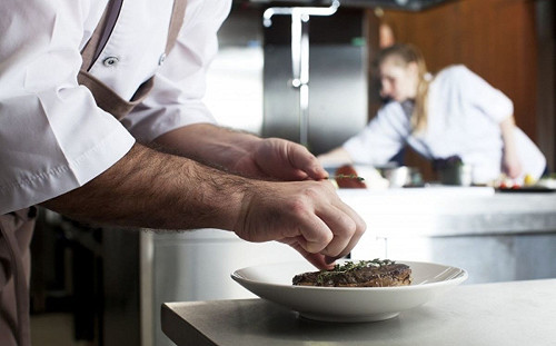 夫妻工作365天不休息？驚人原因曝光　千人看呆：不可能