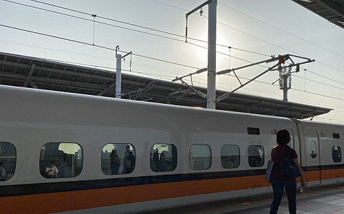 搭高鐵賞燈去！台灣燈會期間高鐵加開8班次列車