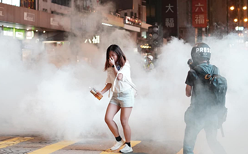 反送中追究警暴集會遭驅散 九龍入夜爆多起衝突