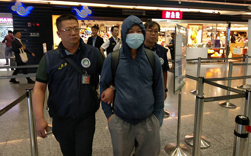 （影）中國籍男子破壞連儂牆  強制出境並管制再入境