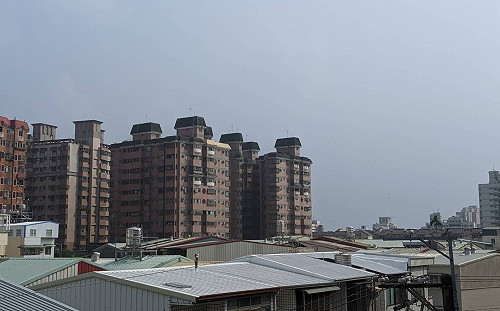 沙塵暴還在！中部以南擴散差 23測站亮橘燈