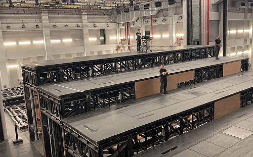 衛武營遭爆三夾板充當舞台？ 館方：優化工程權宜措施