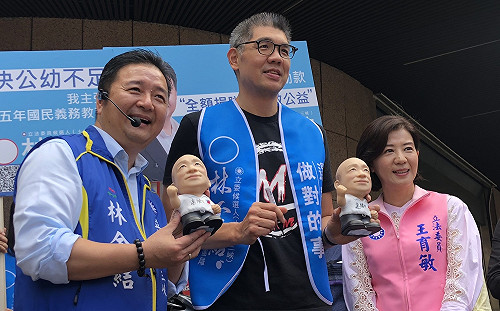 連勝文談國民黨不分區駁「逼宮」：很久沒寫小說了