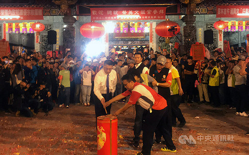 蔡總統雲林恭請媽祖登轎  期許國家有更好發展