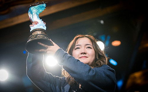 Blizzcon19》喜極而泣！Liooon成《爐石戰記》史上首位女性世界冠軍