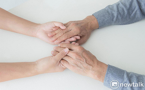 書摘》失智症病友於監護或輔助宣告前 如何防止財產遭到侵奪？