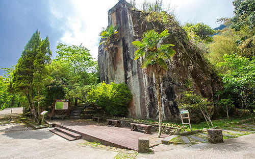 阿里山頂湖步道觀音石遭刻字破壞  最高可罰500萬元