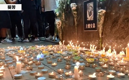 （影）香港科大生墜樓亡疑雲　港台同步追悼要求還原真相