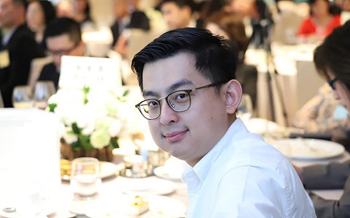 (影) 卓冠廷發文護妻：LINE謠傳洪慈庸未助軍冤案是不實指控