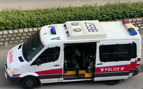 (影) 港警惡意傷人 乘車時竟射催淚彈擊傷記者