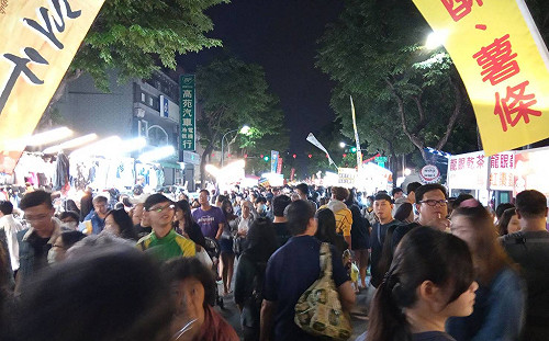 高雄勞工夜市今吹熄燈號  民眾黨立委參選人：民進黨、韓國瑜都難脫責任