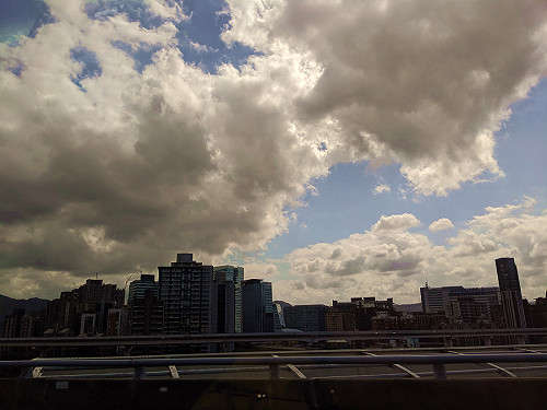 早晚加外套！日夜溫差大  西部可差10°C以上