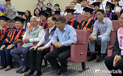 「學姊」傳戀情恐影響政黨票？柯文哲：她早上還不露聲色