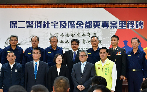 視察中和保二基地 選前意外讓蔡英文和侯友宜同框