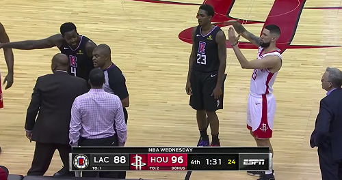 NBA／快把我爸趕出去！小瑞佛斯超有戲對老爹比「T」(影)