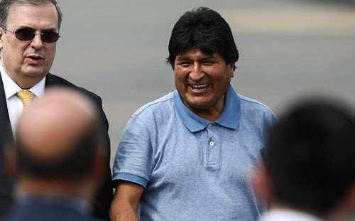 美承認玻利維亞臨時總統 莫拉萊斯譴責：這是政變將回國平亂