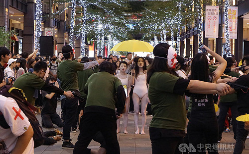 香港縮時：台北街頭行動劇演出反送中抗爭