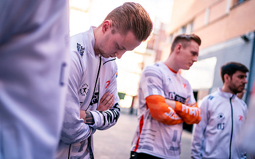 《英雄聯盟》抓戰犯？FNC澄清未有不和