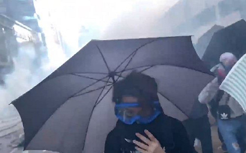 擔心港警將「血腥攤牌」路透社記者：我們都會留下