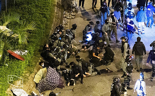 理大已有900人自首  全數依暴動罪拘捕