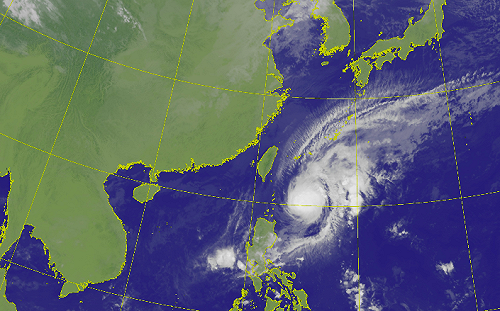 輕颱鳳凰路徑往東修正！氣象局：海警機率降低