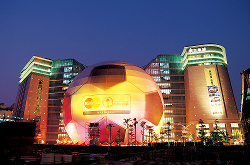 沈慶京出席京華城11/28熄燈　最後營業日抽萬元購物金