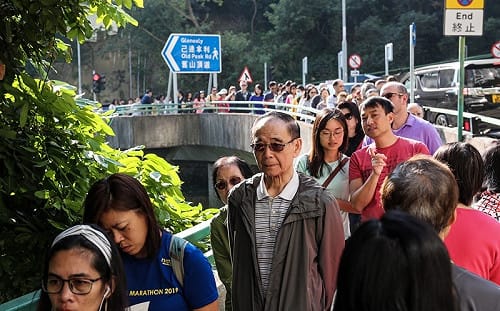 香港區選登場 前2小時投票數較上屆增近3倍
