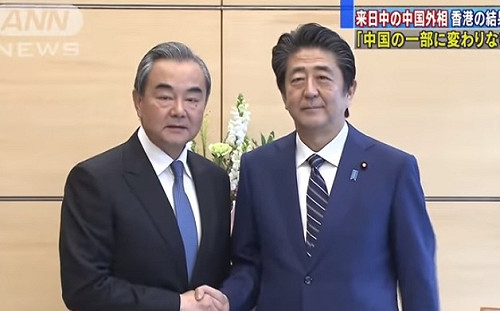 接見中國外長 安倍：香港自由開放很重要